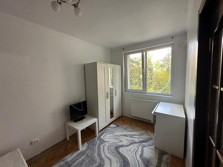Apartament cu 4 camere decomandat în Titan