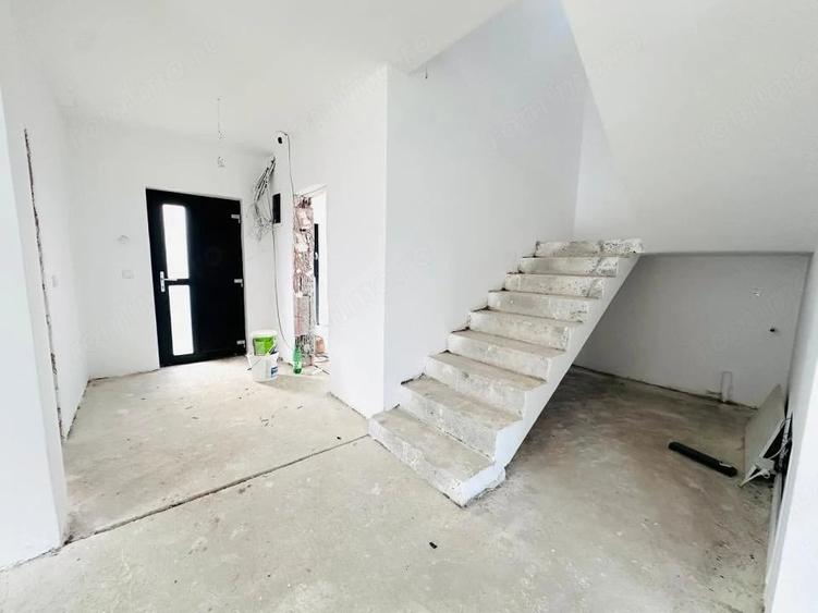 Casă cu 4 camere cu Teren 318 Mp în Urseni