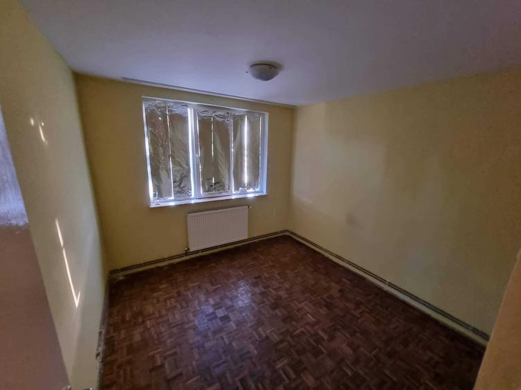 Apartament cu 3 camere decomandat în Trivale