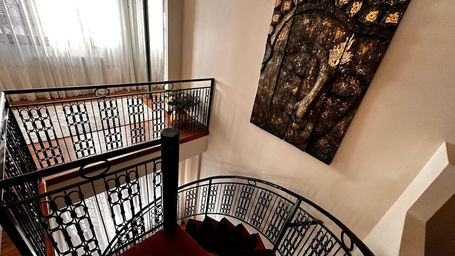 Penthouse cu 3 camere decomandat, mobilat în Mamaia