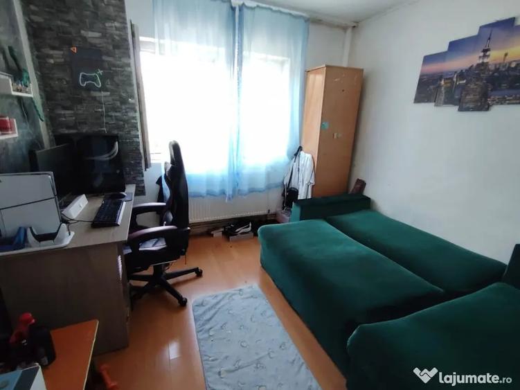 Apartament cu 3 camere decomandat în Barieră