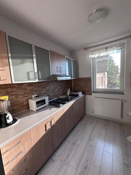 Apartament cu 2 camere decomandat, mobilat în Tractorul