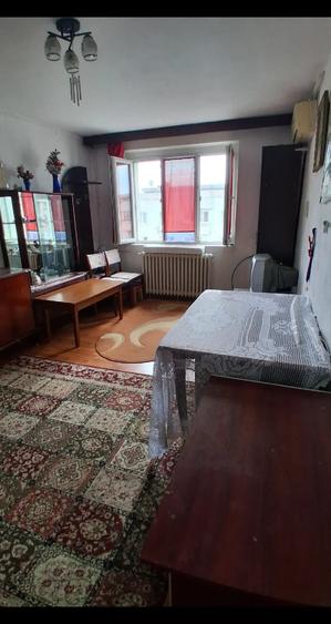 Apartament cu 3 camere decomandat în Dristor