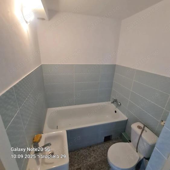 Apartament cu 3 camere decomandat în Tineretului