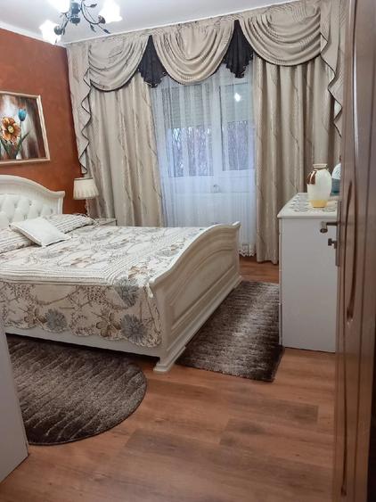 Apartament cu 4 camere decomandat în Central