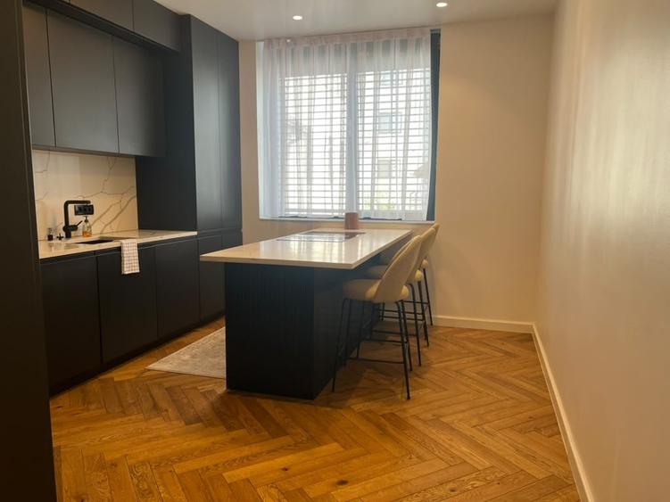 Apartament cu 4 camere decomandat în Herăstrău