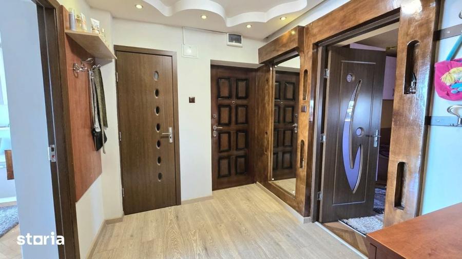 Apartament cu 3 camere în Micro 14