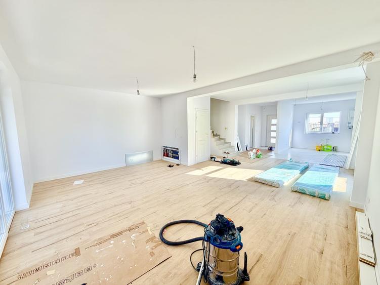 Duplex cu 4 camere cu Canalizare în Moșnița Nouă