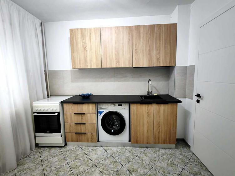 Apartament cu 3 camere decomandat în Titan