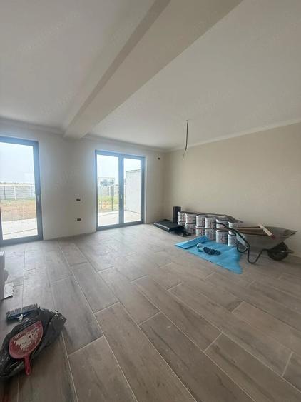 Casă cu 3 camere cu Teren 250 Mp în Braytim