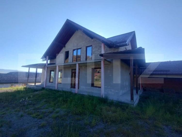 Casă individuală cu 5 camere cu Garaj în Jelna