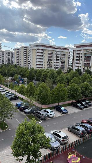 Ofer spre inchiriere apartament 2 camere nemobilat in complexul kristal residence, parcare proprie , contract de inchiriere. Pret 350 euro - 2