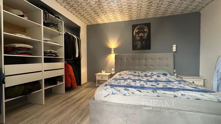 Casă individuală cu 10 camere decomandat cu Canalizare în Central