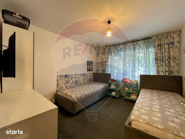 Apartament cu 4 camere decomandat în Noua