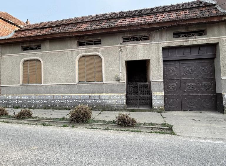 Casă cu 4 camere cu Teren 1490 Mp în Zervești