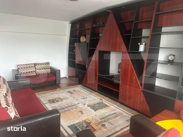 Apartament cu 4 camere semidecomandat în Calea București
