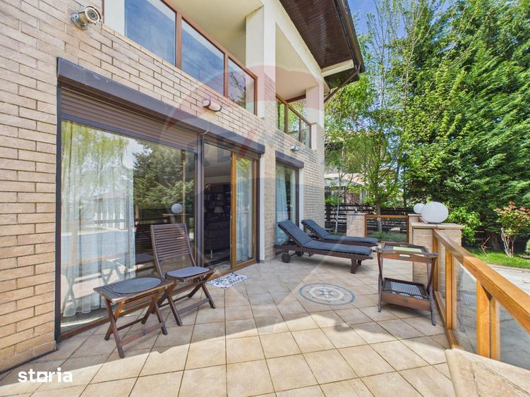 Casă cu 9 camere cu Teren 721 Mp în Crevedia