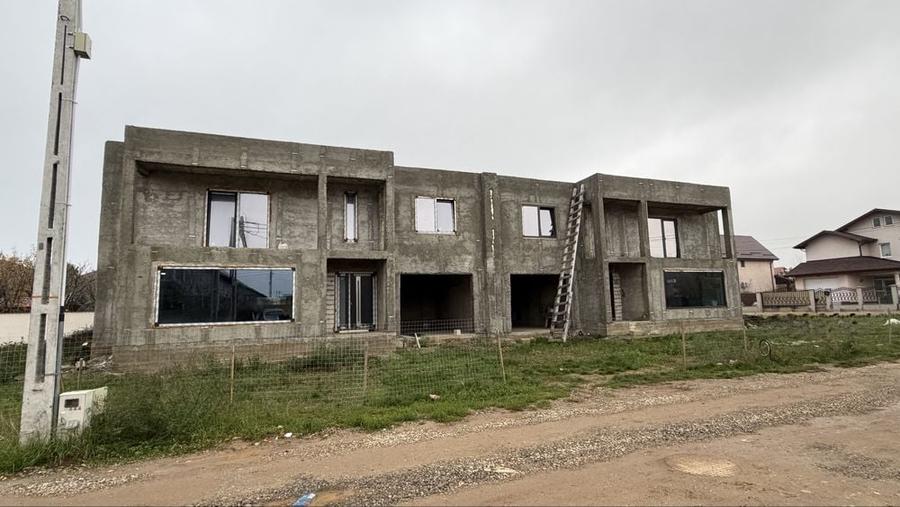Casă cu 4 camere în Păulești