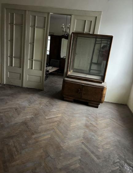 Apartament cu 6 camere decomandat în Exterior Vest