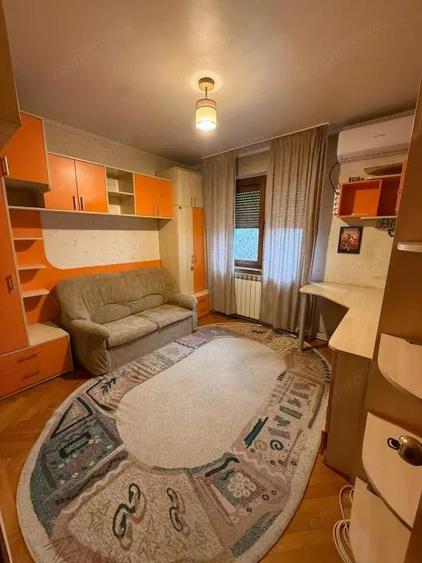 Apartament cu 4 camere decomandat în Central