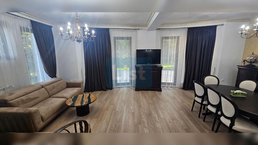 Casă cu 5 camere cu Teren 2400 Mp în Centura