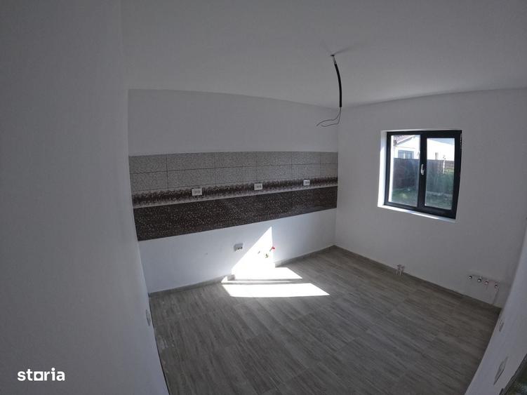 Casă cu 3 camere în Uiești