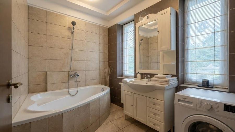 Apartament cu 2 camere semidecomandat, mobilat în Dorobanți