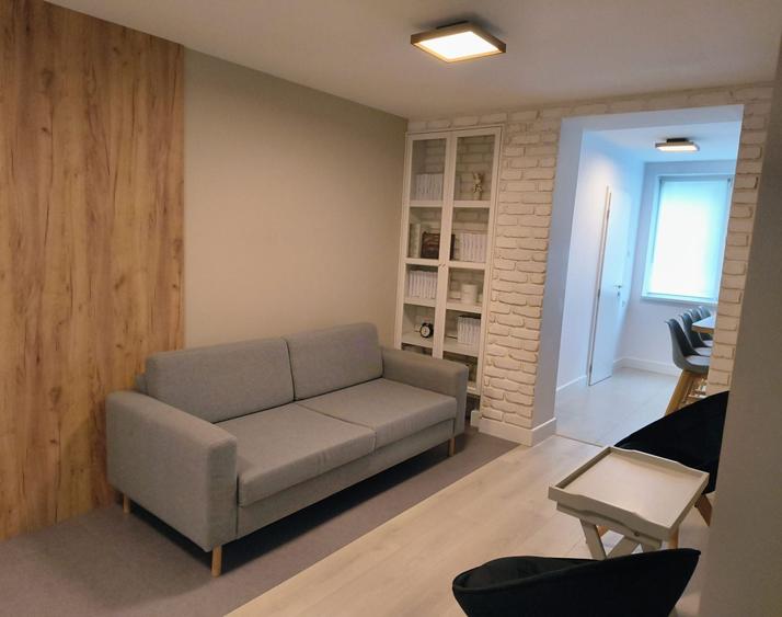 Apartament cu 4 camere decomandat în Central