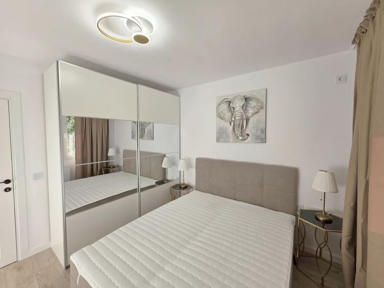 Apartament cu 3 camere semidecomandat în Bucur Obor
