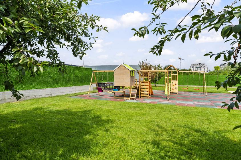 Penthouse cu 3 camere decomandat în Prelungirea Ghencea