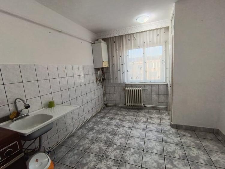 Apartament cu 2 camere decomandat, mobilat în Hotvon