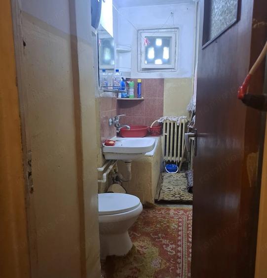 Apartament cu 3 camere semidecomandat în Groapa
