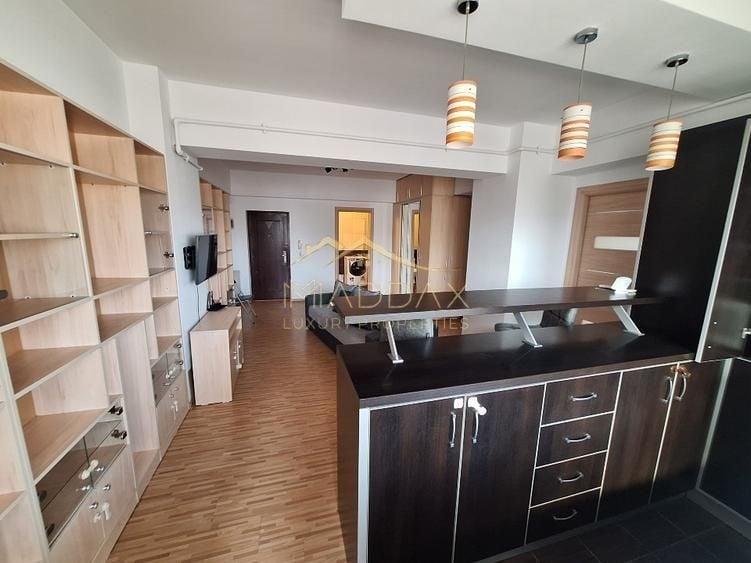 Apartament cu 3 camere semidecomandat, mobilat în Berceni