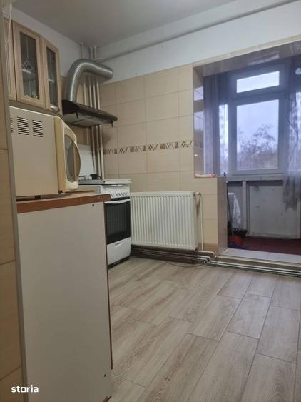 Apartament cu 3 camere decomandat în Nicolina