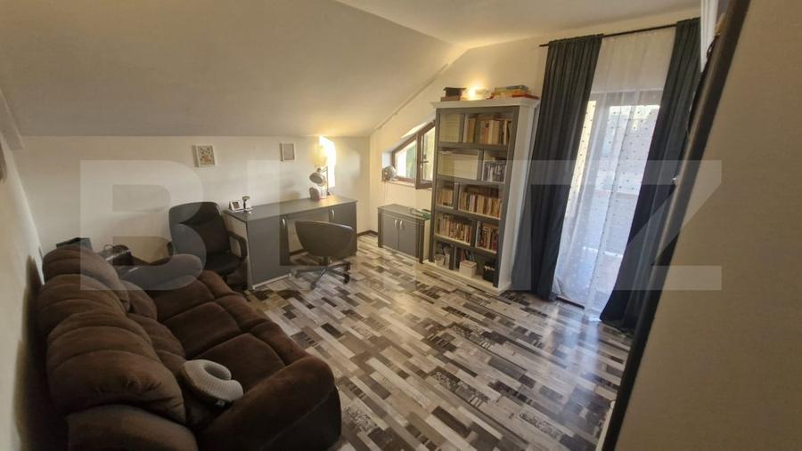 Casă individuală cu 7 camere cu Canalizare în Cetate