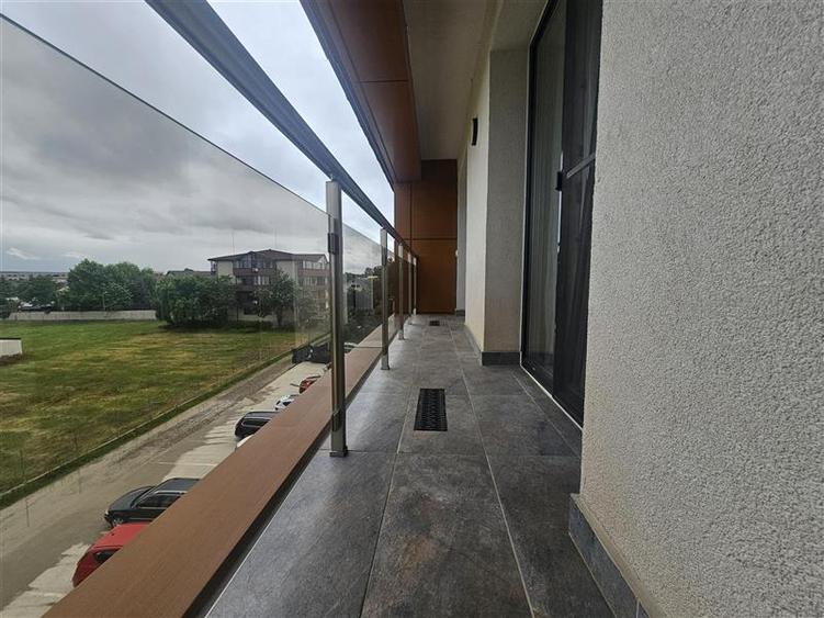 Apartament cu 3 camere semidecomandat, mobilat în Central