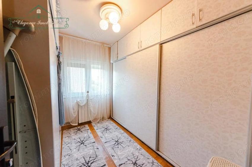 Apartament cu 5 camere decomandat în Miorița