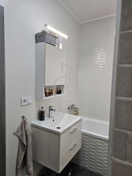 Apartament cu 3 camere decomandat, mobilat în Sânnicoară
