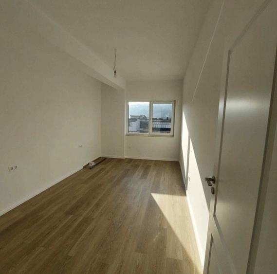 Apartament cu 3 camere semidecomandat în Baciu