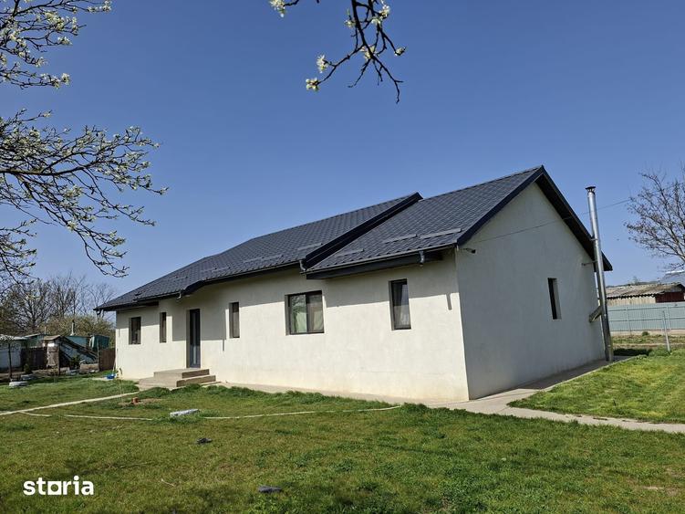 Casă cu 3 camere cu Teren 1600 Mp în Prisăcani