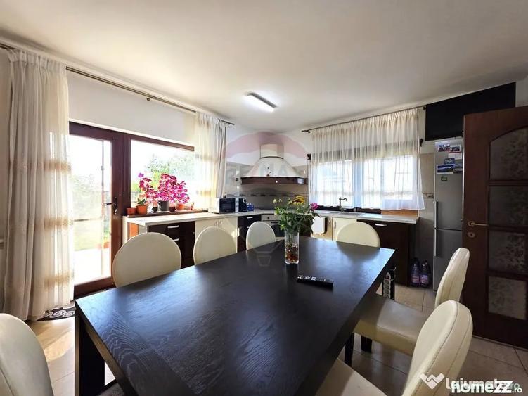 Casă cu 4 camere cu Teren 680 Mp în Spătaru