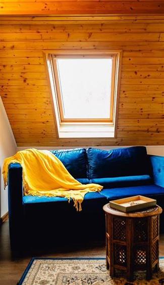 Casă cu 8 camere cu Teren 1200 Mp în Moroieni