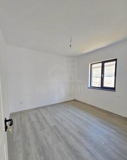Casă cu 3 camere cu Teren 322 Mp în Ișalnița