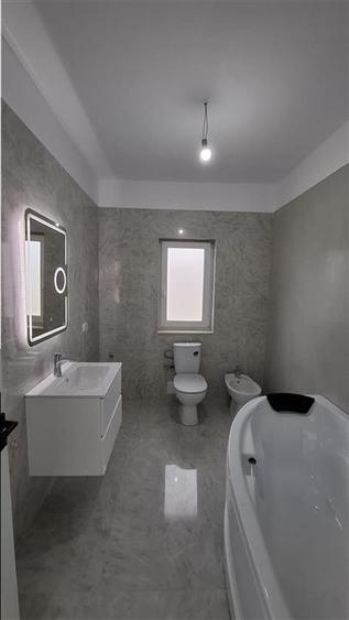 Casă individuală cu 4 camere cu Canalizare în Valea Lupului