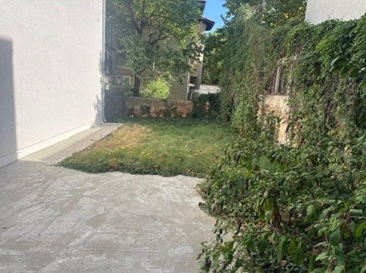 Casă cu 8 camere cu Garaj în Primăverii