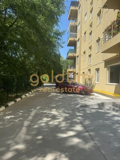 Apartament cu 4 camere semidecomandat, mobilat în Iancu Nicolae