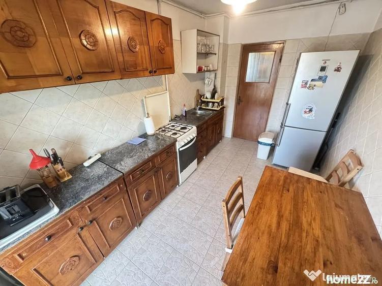 Apartament cu 3 camere decomandat în Delfinariu