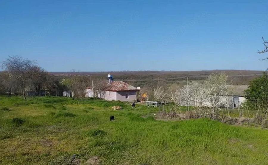 Casă cu 2 camere cu Teren 2500 Mp în Dumbrăveni