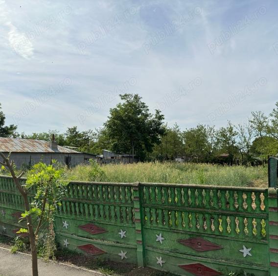 Teren de 1000 mp, în Plopu