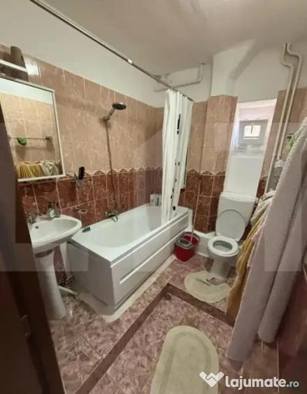 Apartament cu 2 camere decomandat în Medicină